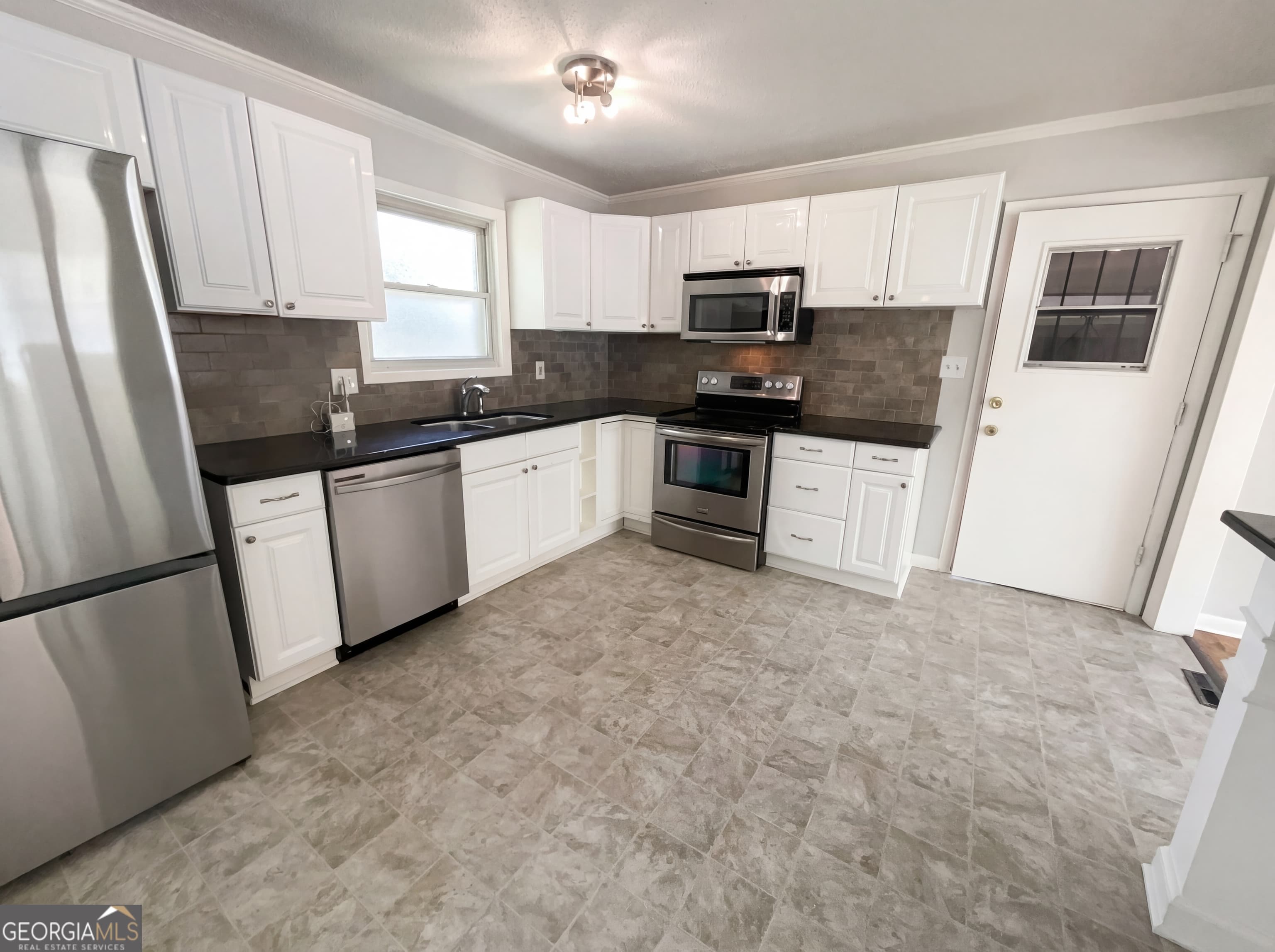 2855 Jerome Rd — photo 2