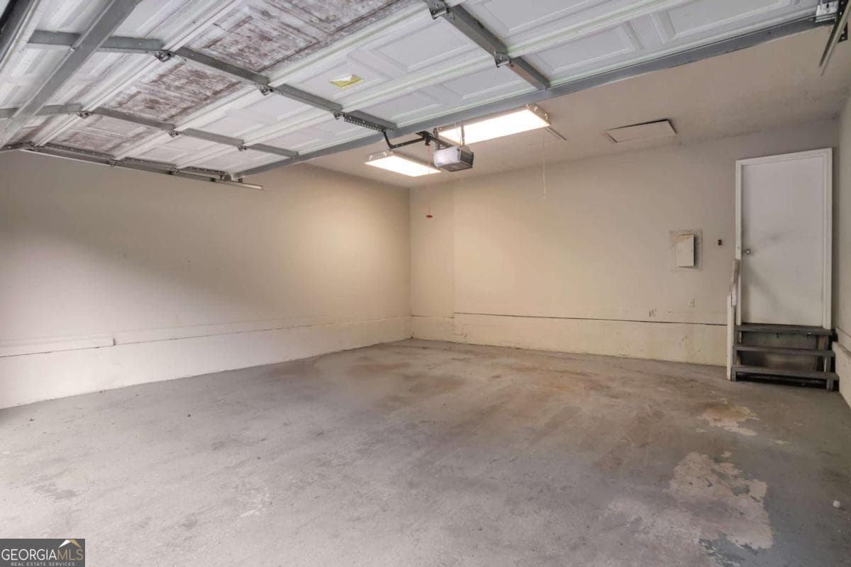 5577 Whittondale Rd — photo 24