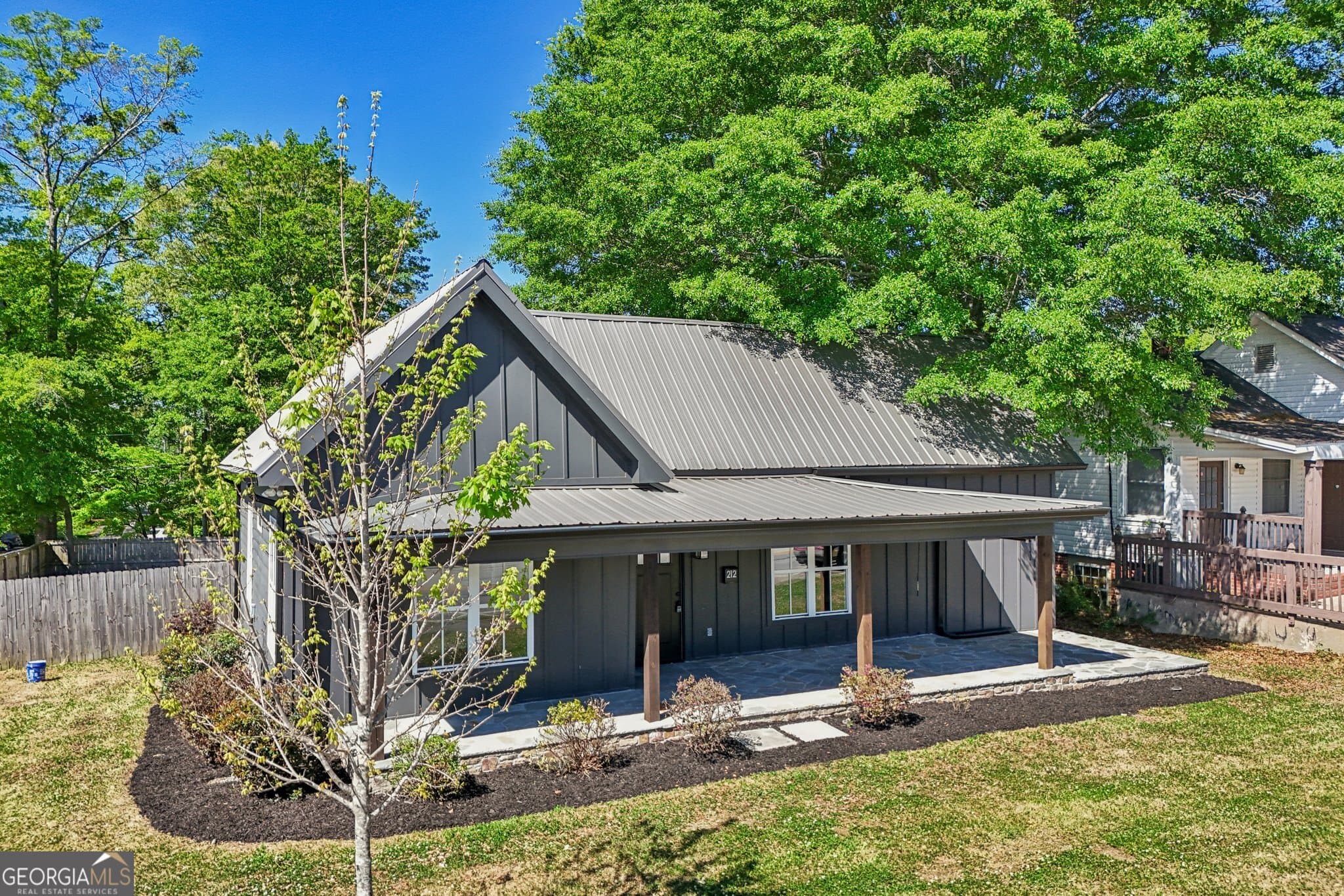 212 Hamilton Ave — photo 2