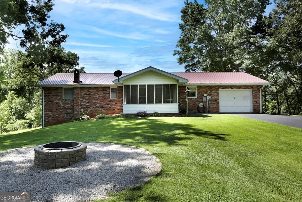 16 Lois Ln — photo 50