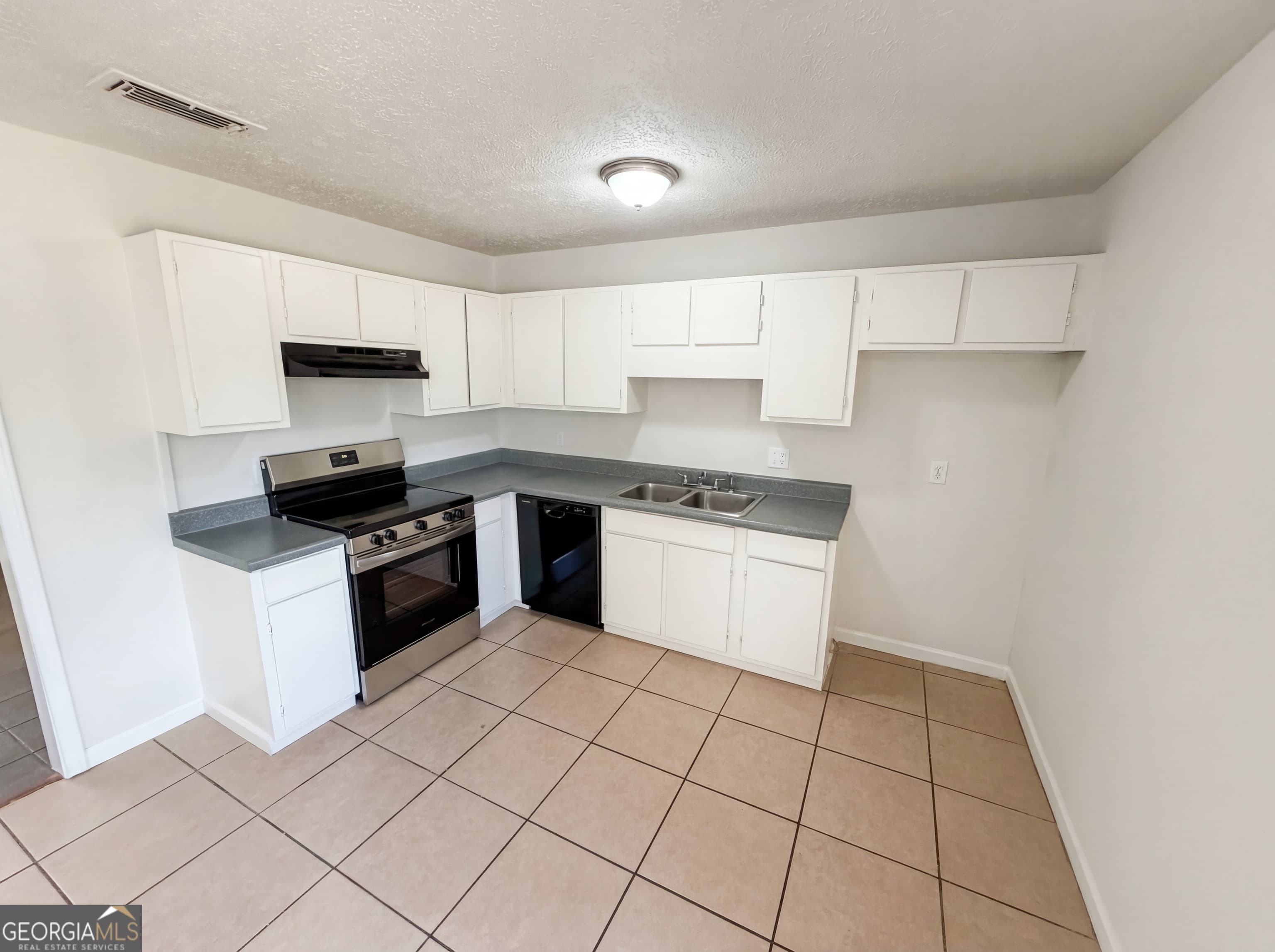 2405 Eric Ln — photo 2