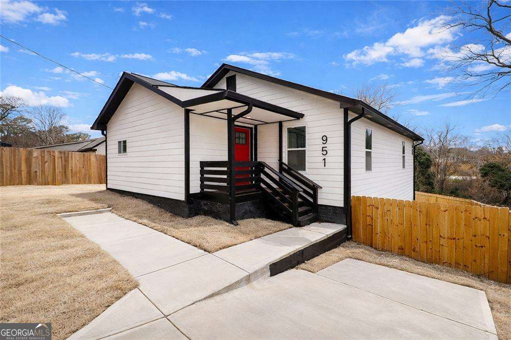 951 Reed Ave — photo 2