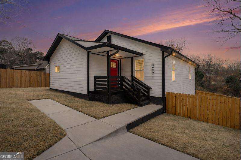 951 Reed Ave — photo 1