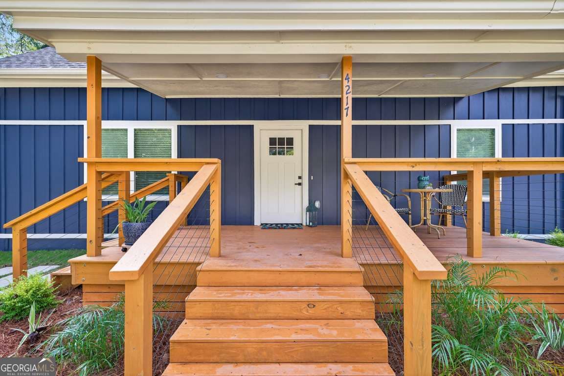 4217 Railroad St — photo 2