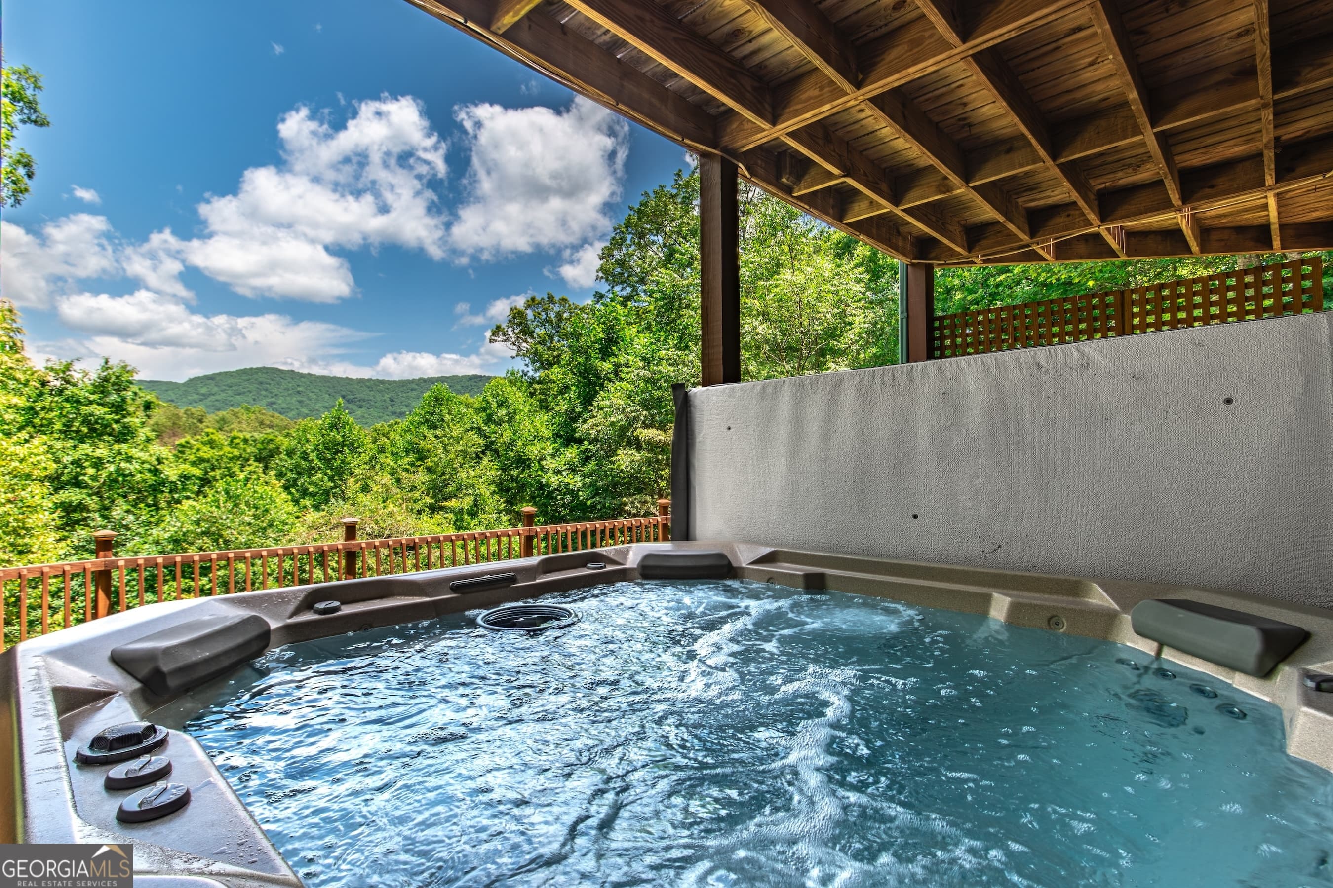 1023 Knollwood Rd — photo 2