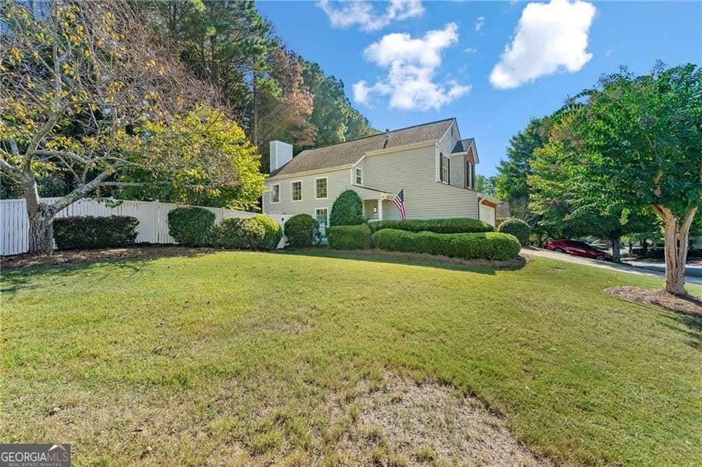 208 Chelsea Ct — photo 2