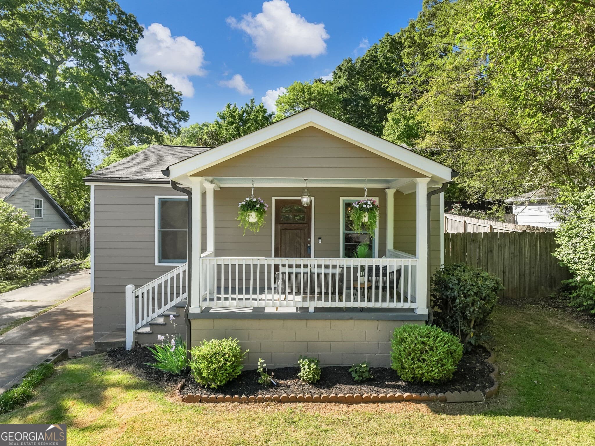 1823 Braeburn Se Circle — photo 2