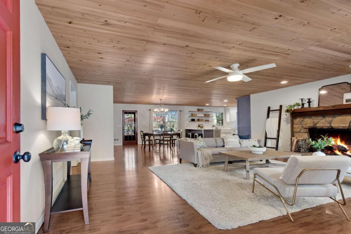 126 E Lake Dr — photo 2