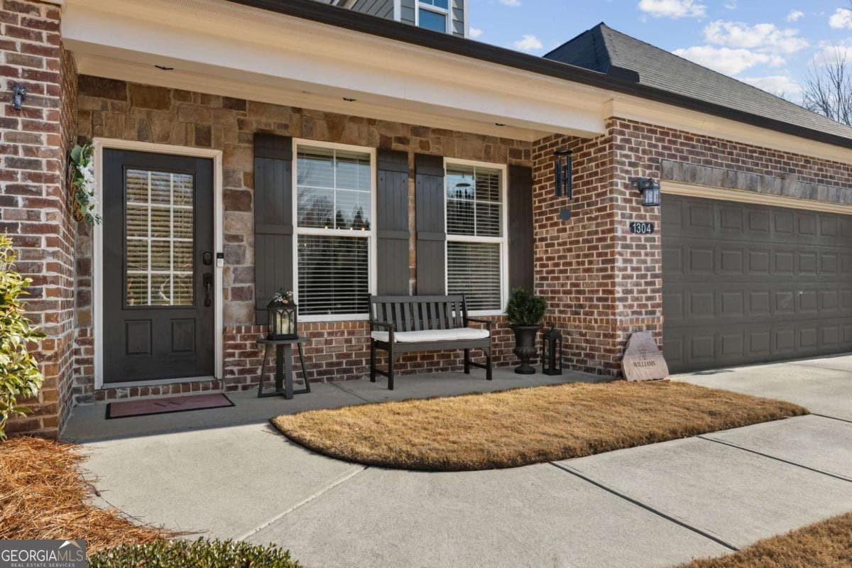 1304 Burnam Wood Dr — photo 2