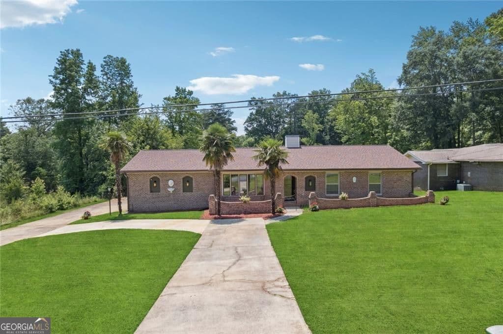 12 Windsor Way — photo 2