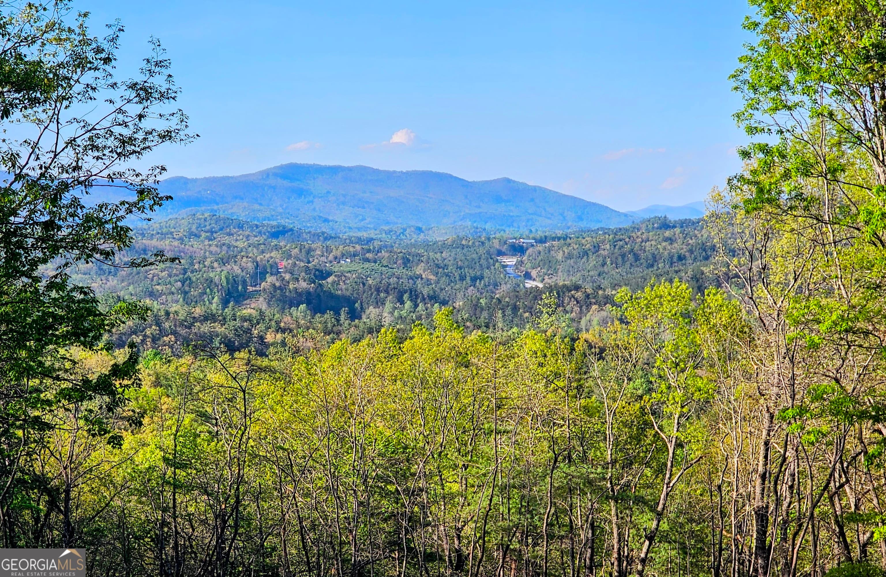 330 Scarlet Ln — photo 2