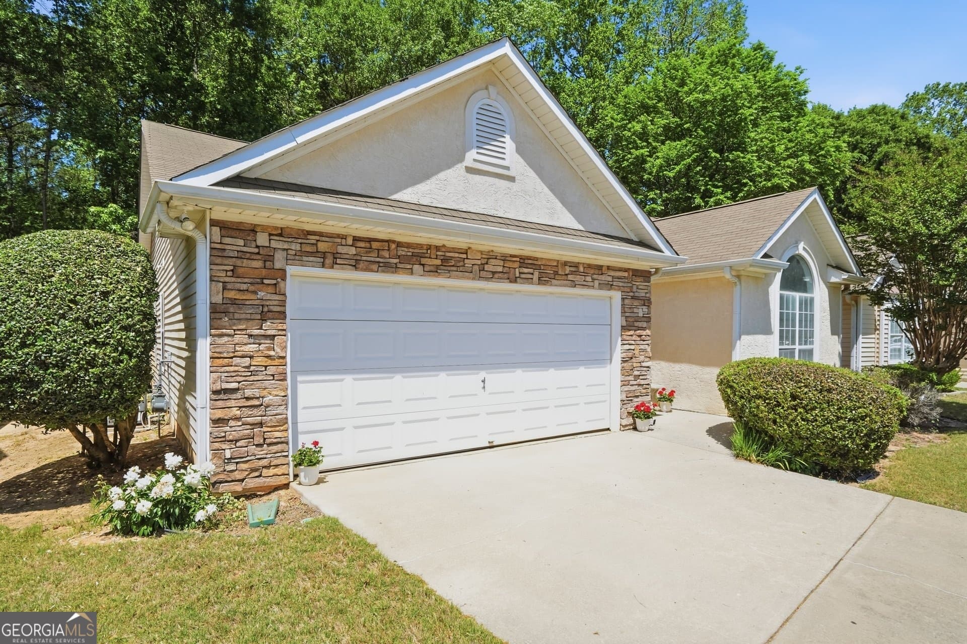 303 Newfield Way — photo 2