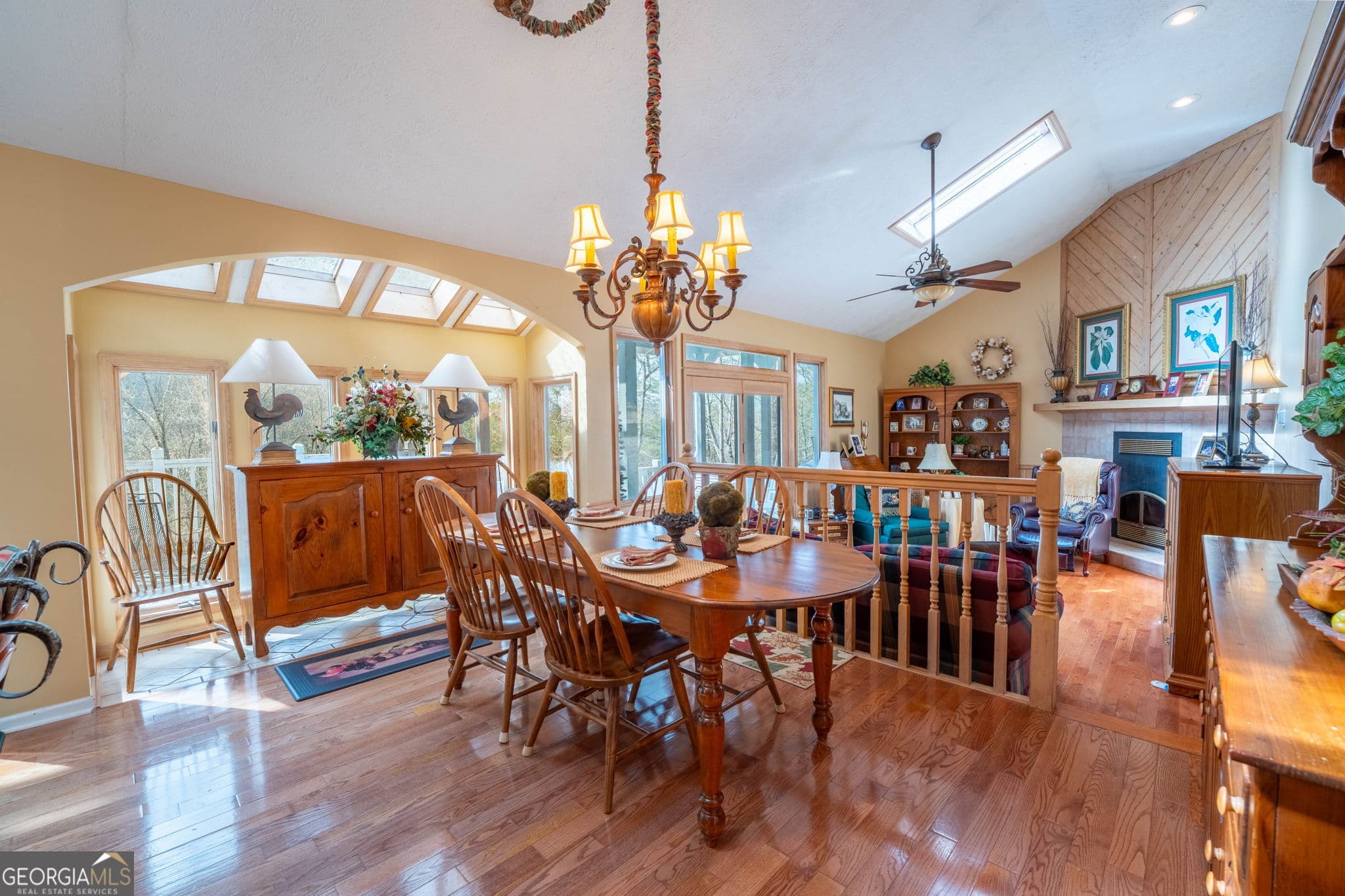 191 Applewood Dr — photo 2