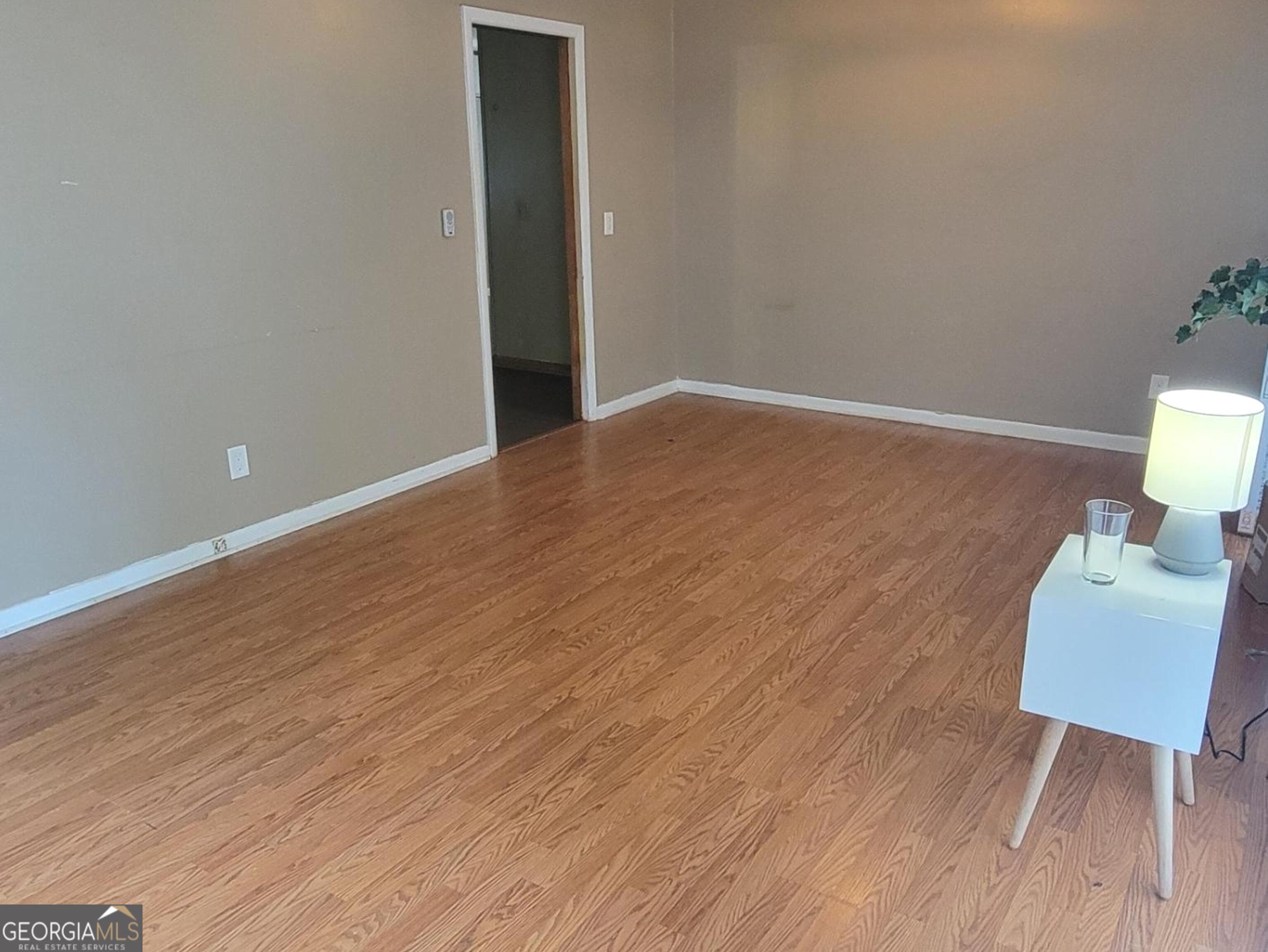 335 Laurel Ln — photo 2