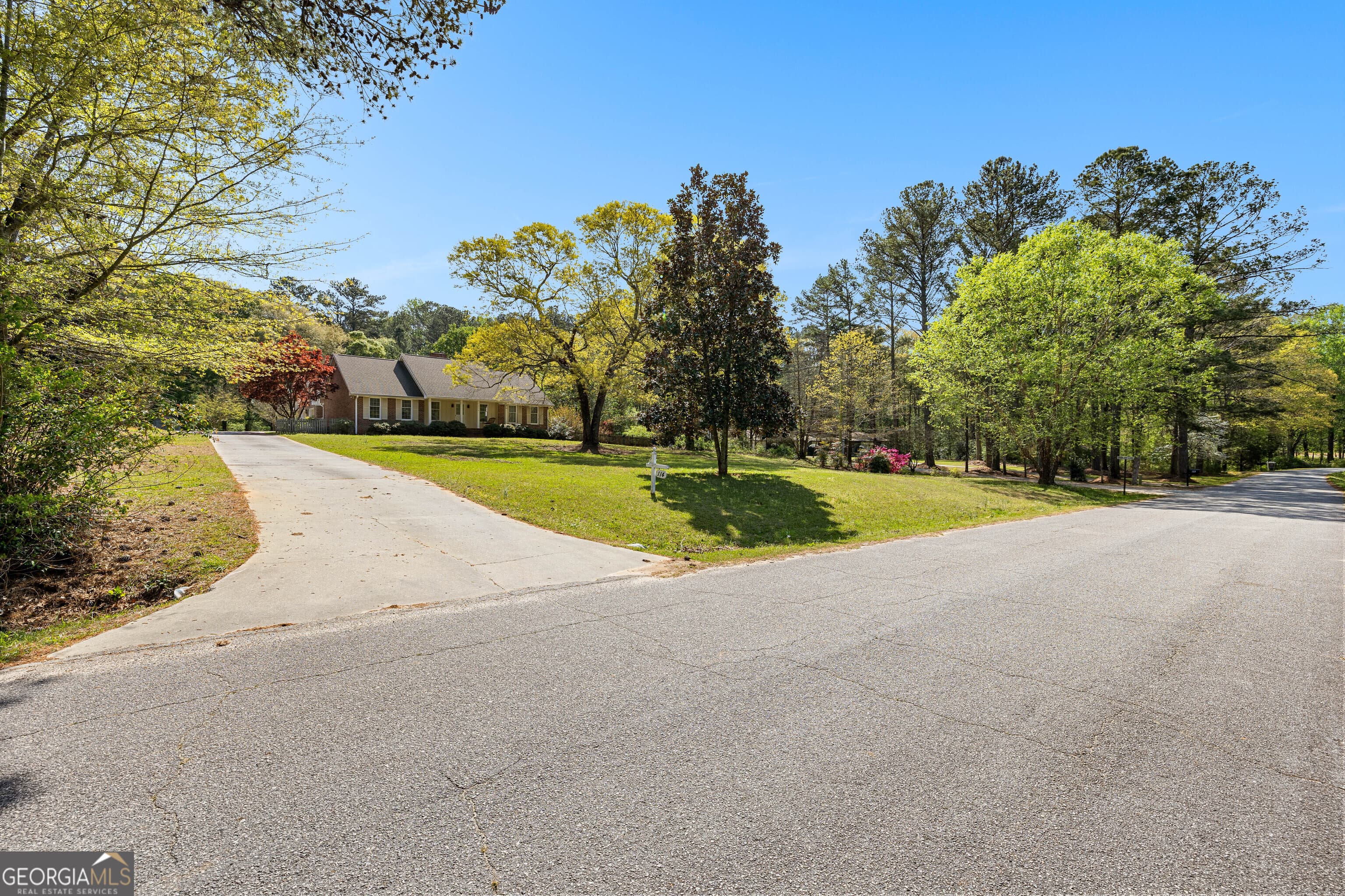 114 Hidden Valley Rd — photo 2