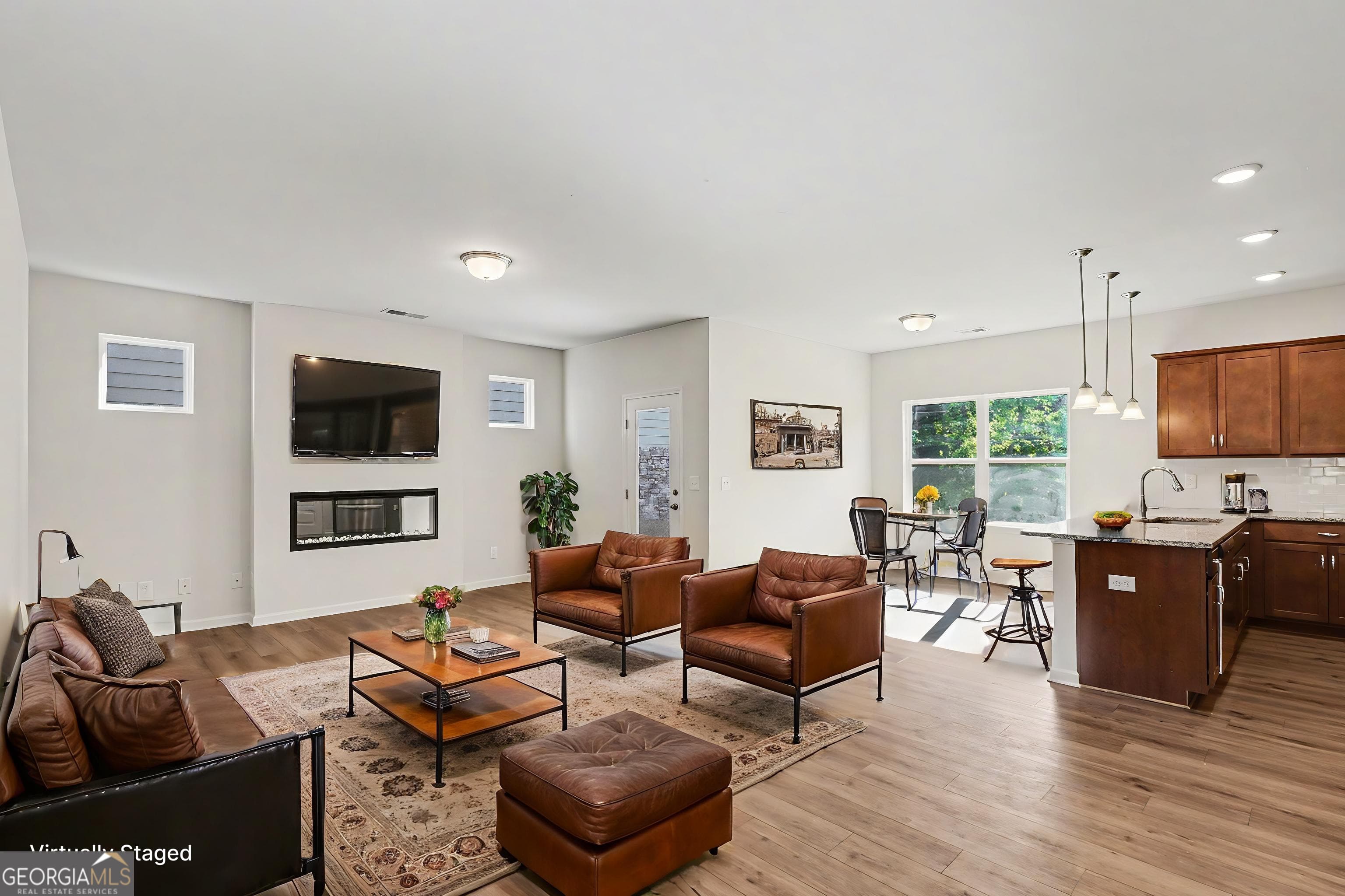 812 Dundee Way — photo 2