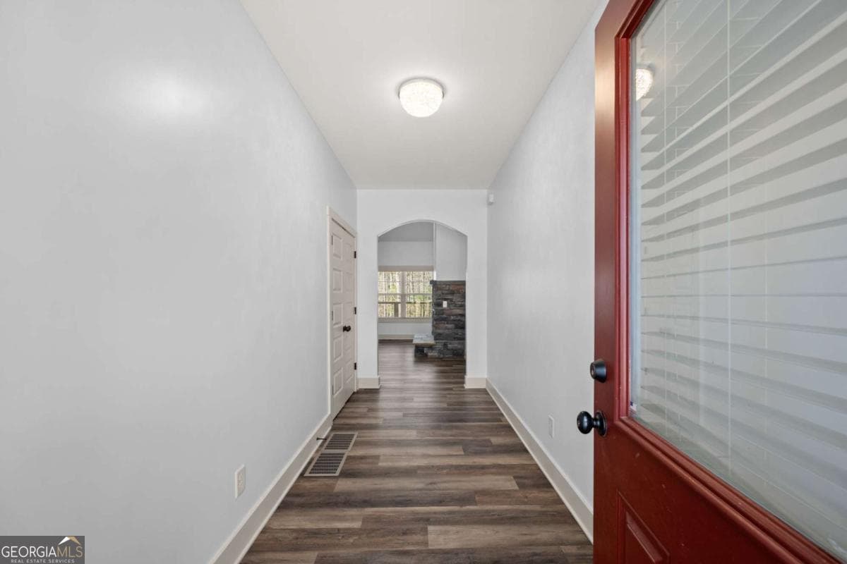 562 Yonah Lake Dr — photo 2