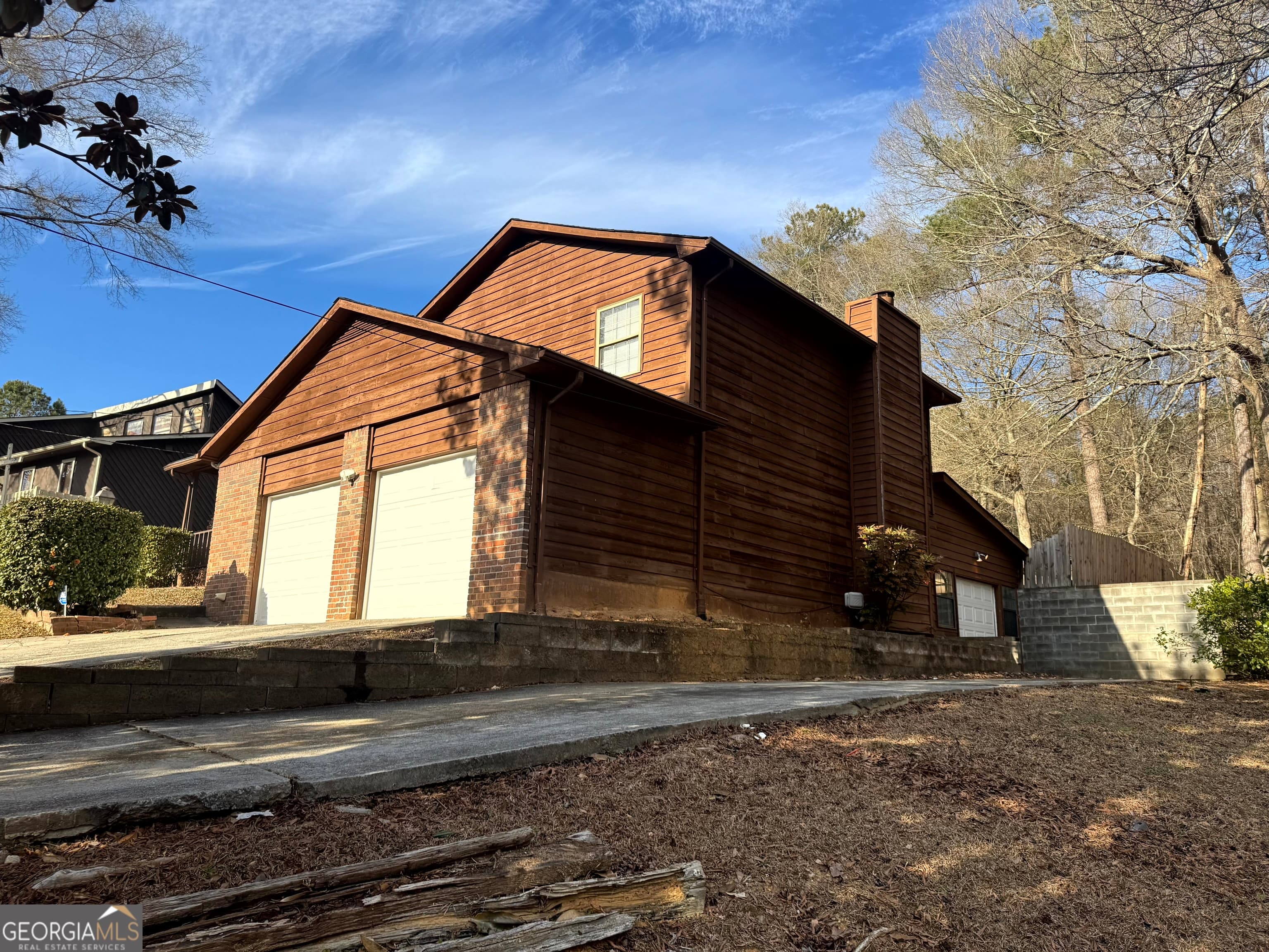 8678 Glenwoods Dr — photo 2