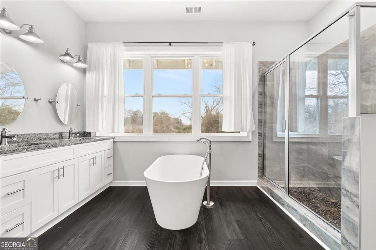 1394 Metropolitan Parkway — photo 1