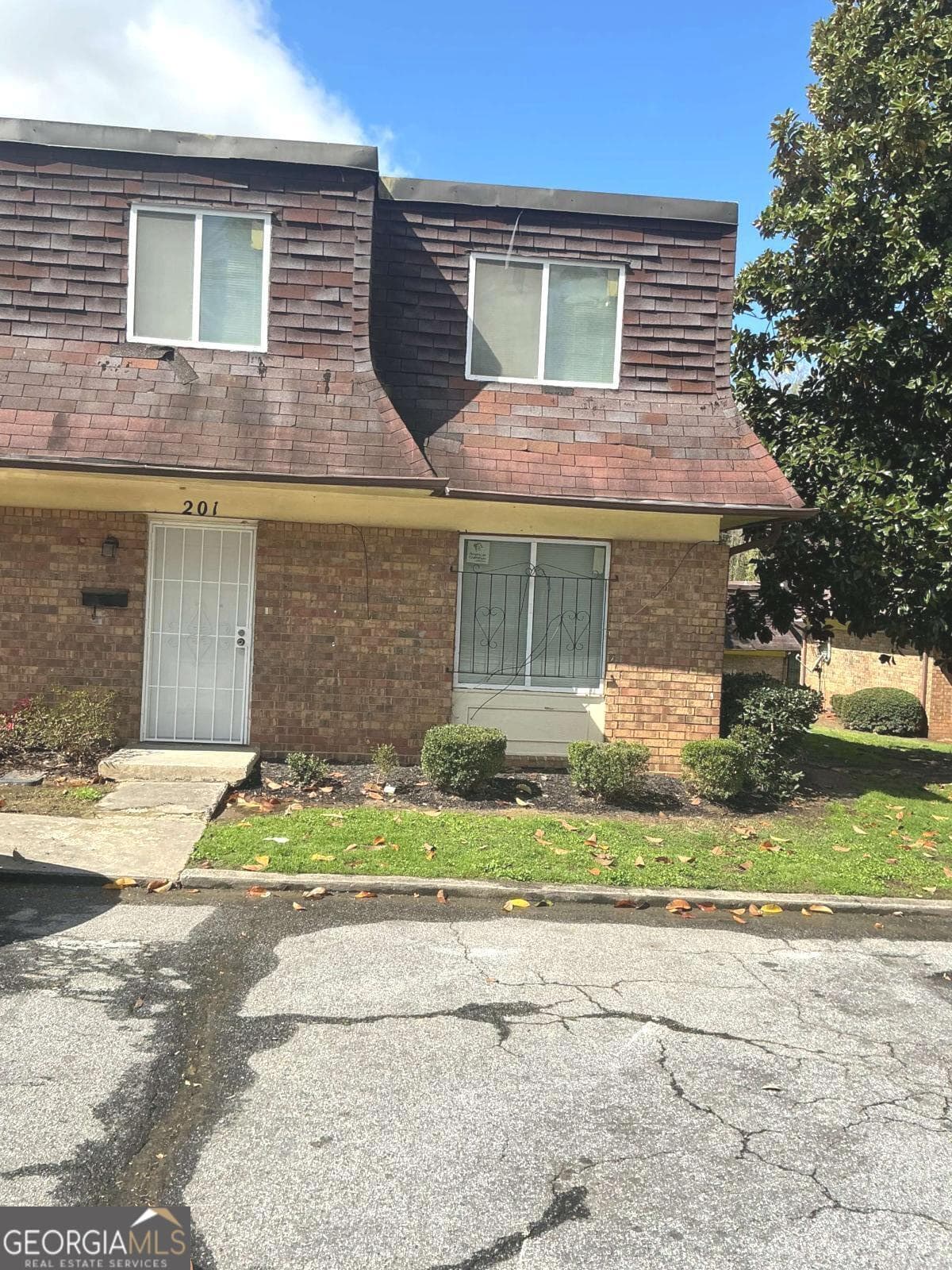 201 Peyton Sw Pl — photo 1