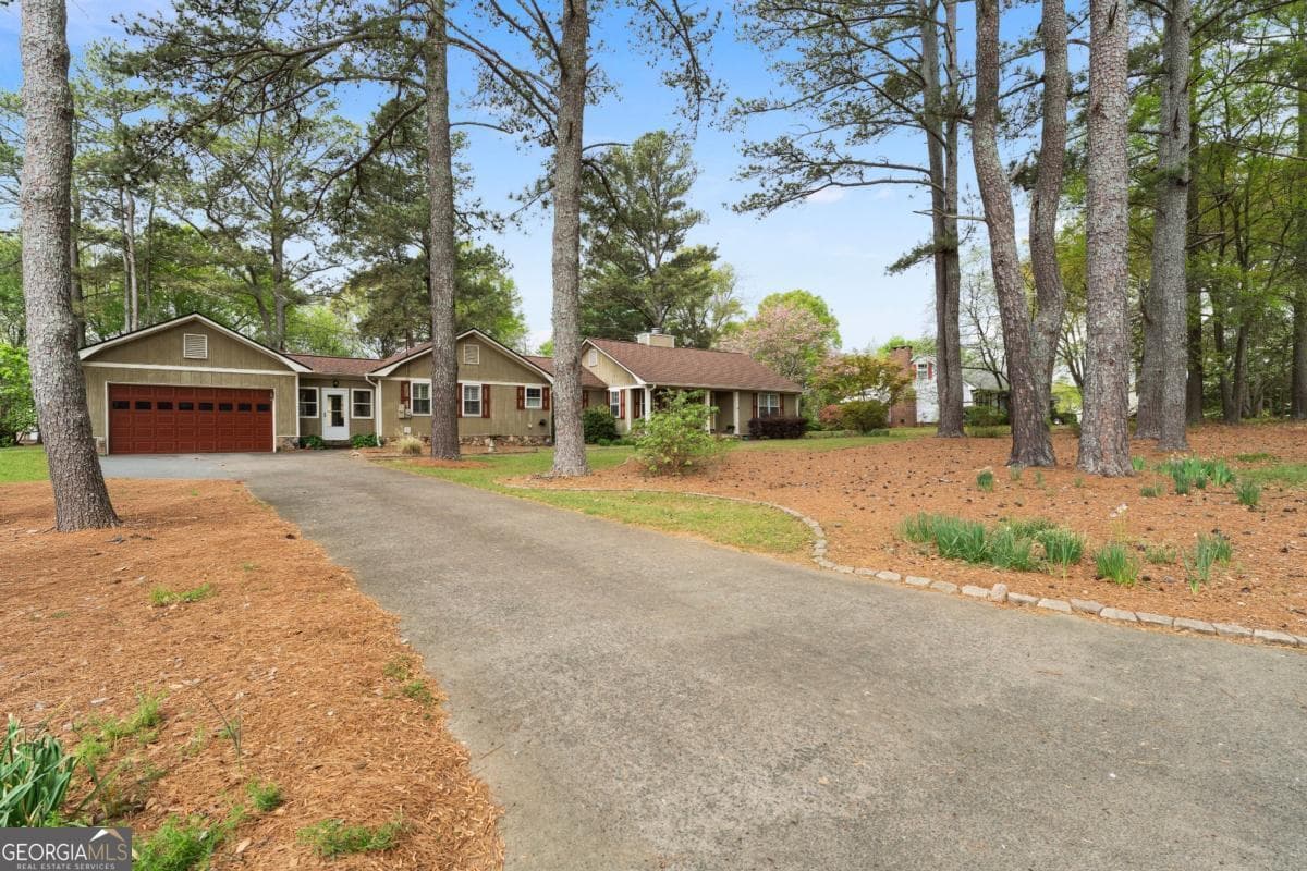 140 Plymouth Dr — photo 1