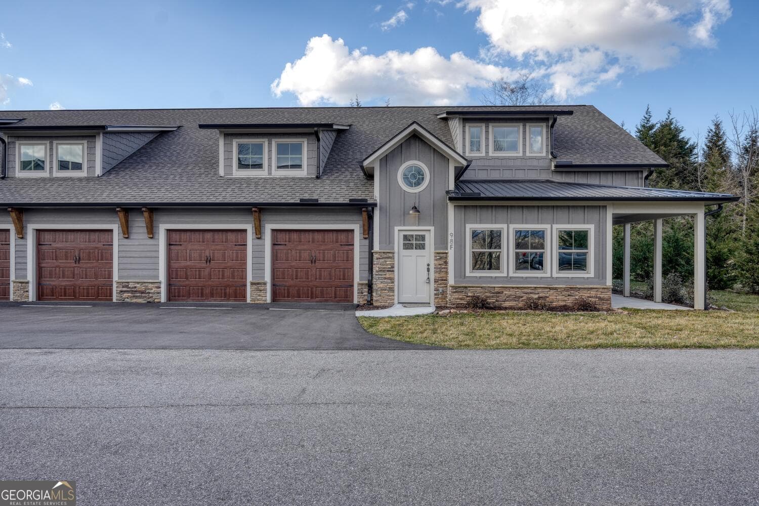 98 Brett Way F — photo 1