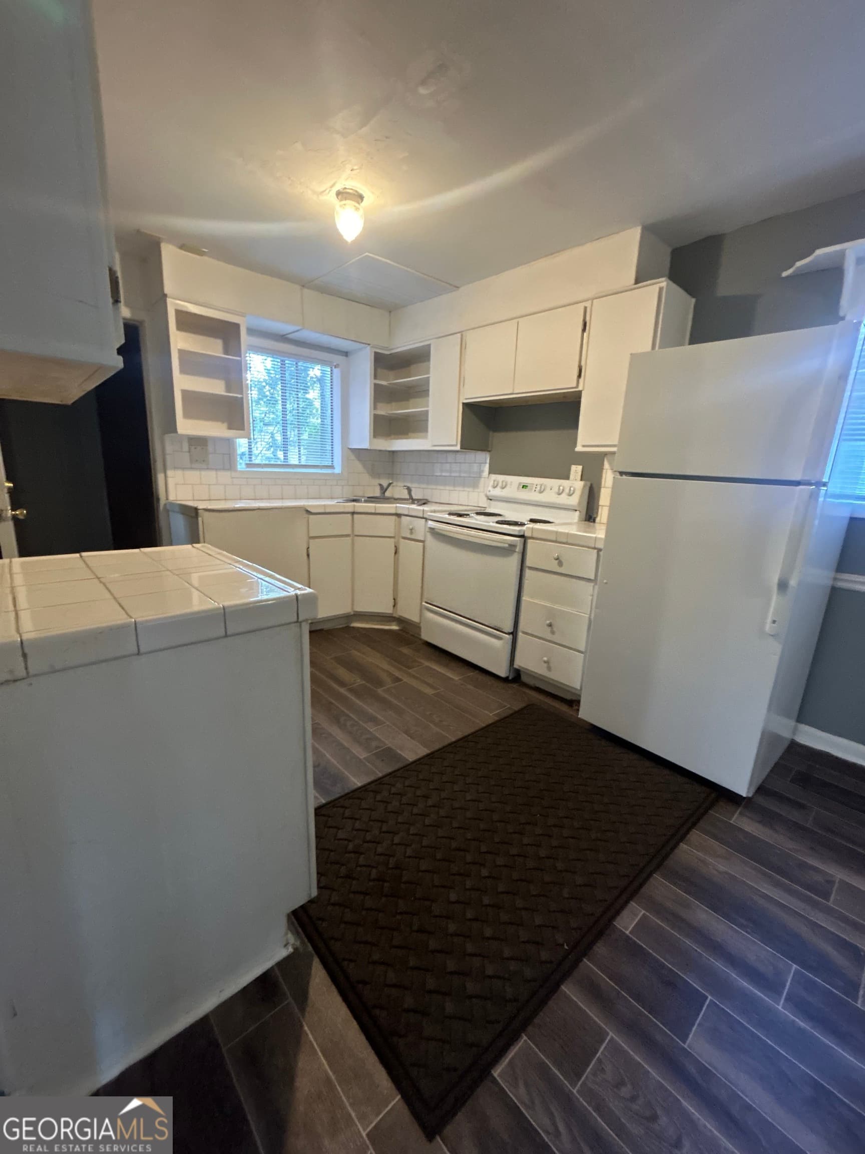 330 Meadowbrook Dr — photo 2