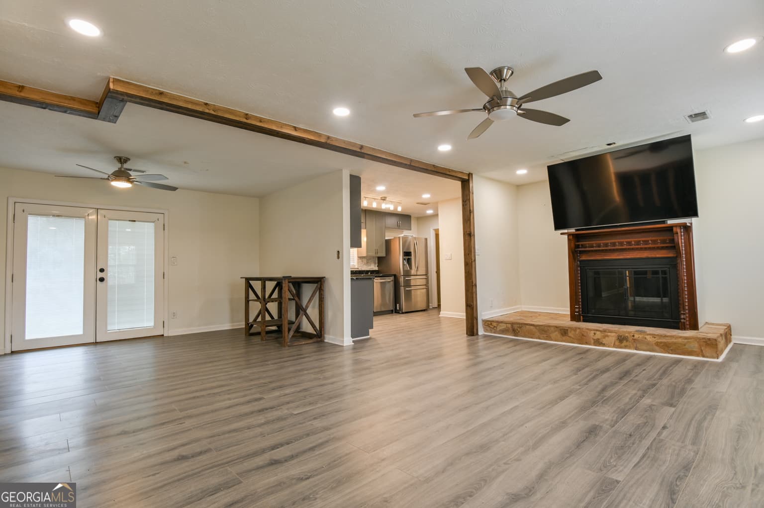 335 Poplar Ave — photo 2