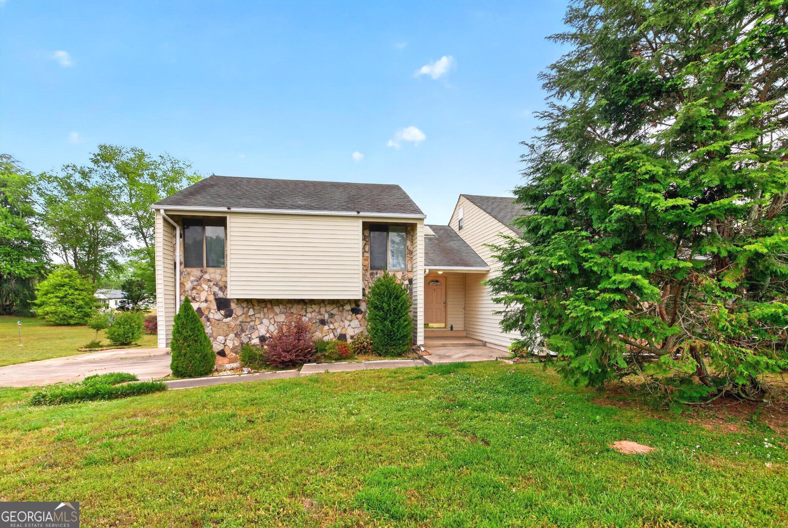 125 Woodstream Point — photo 2