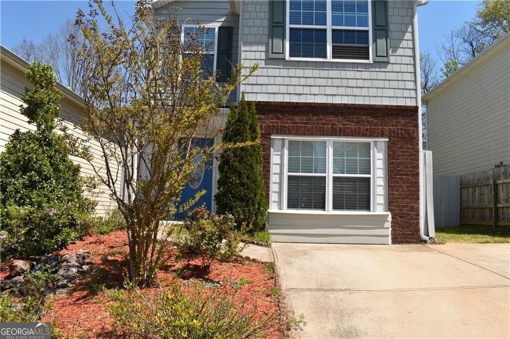 315 Village Chase — photo 1