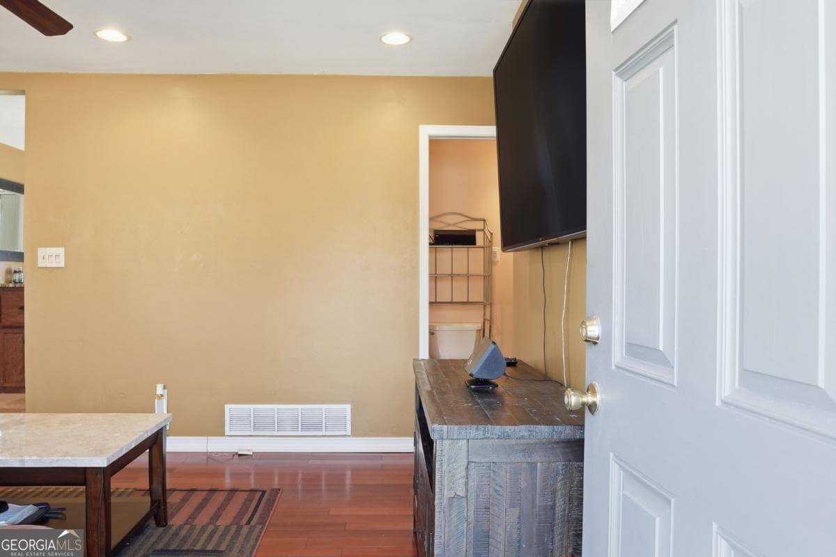 8926 Ashton Rd — photo 2