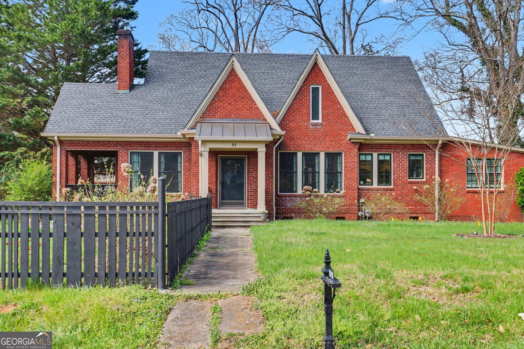 33 Maple St — photo 1