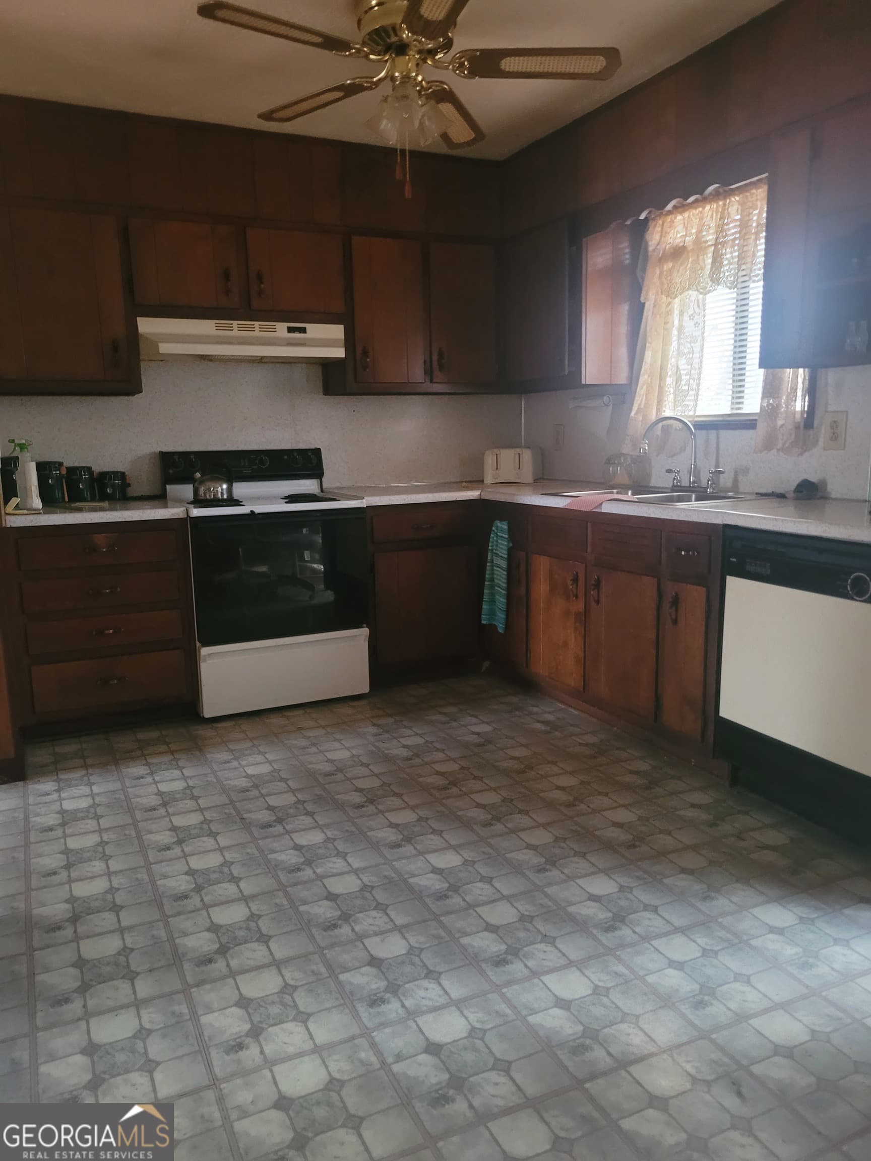 7977 Flanders Ct — photo 4