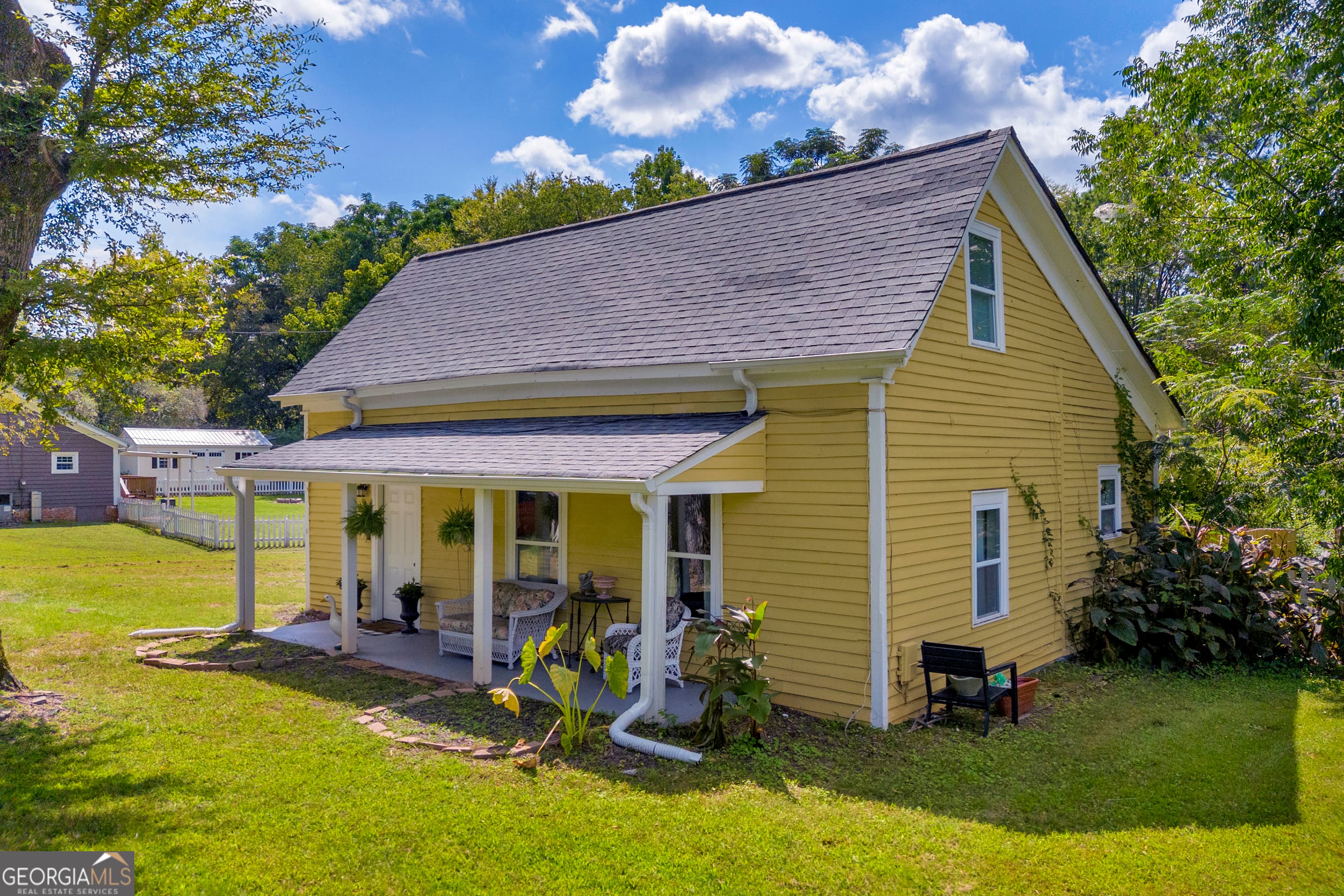 830 Whitehall Rd — photo 1