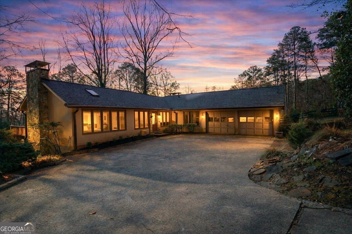 3240 Chimney Point Dr — photo 1