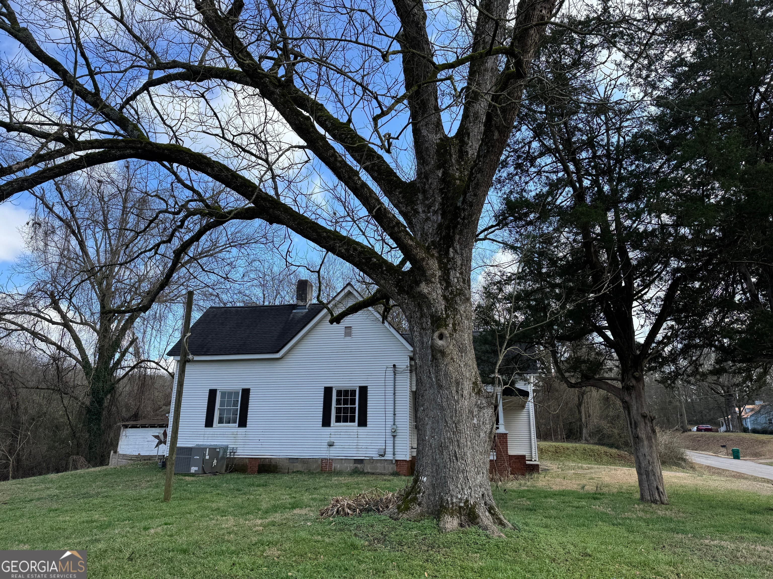 734 Bowersville Rd — photo 2