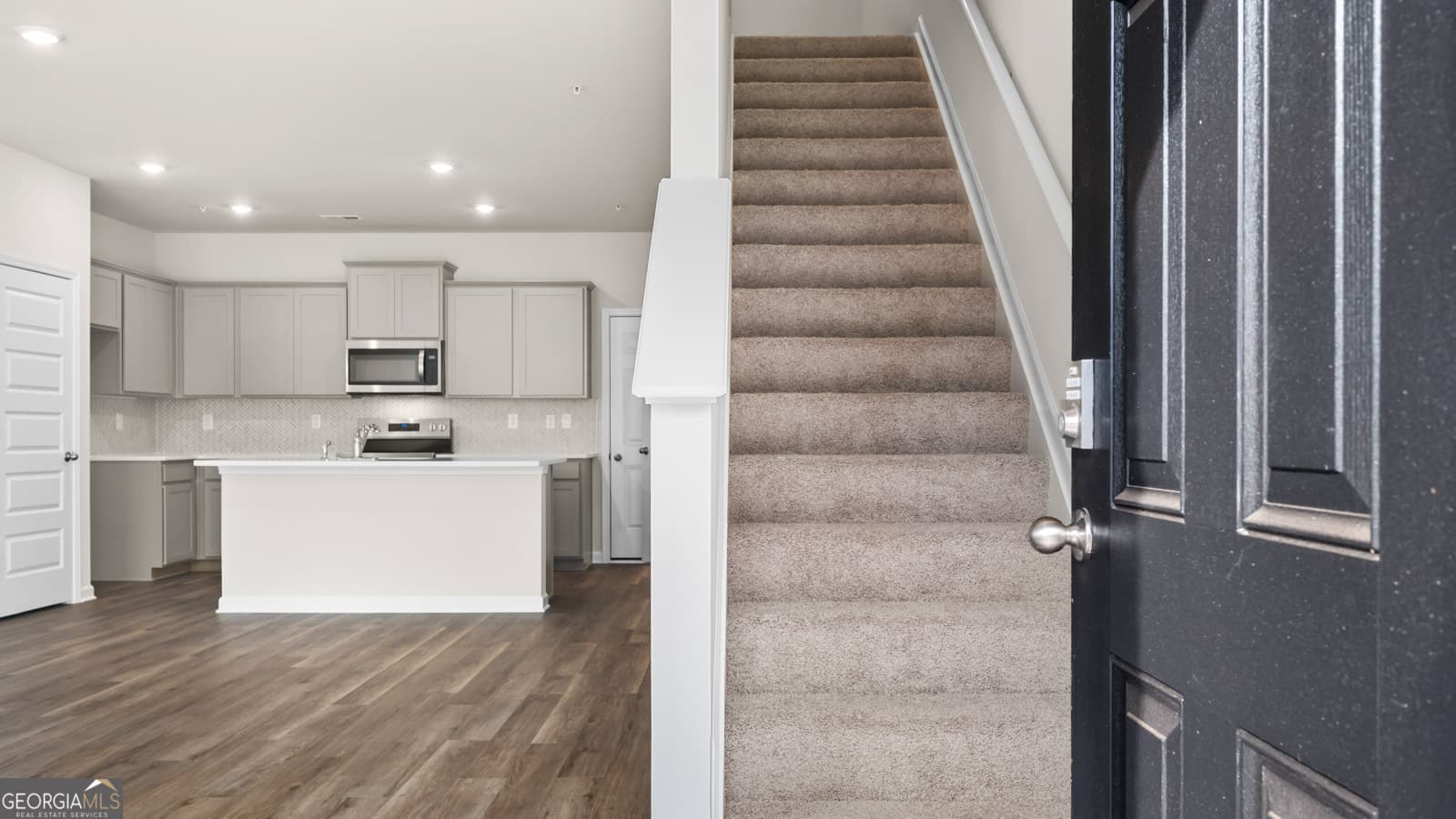 416 Reflection Dr — photo 2