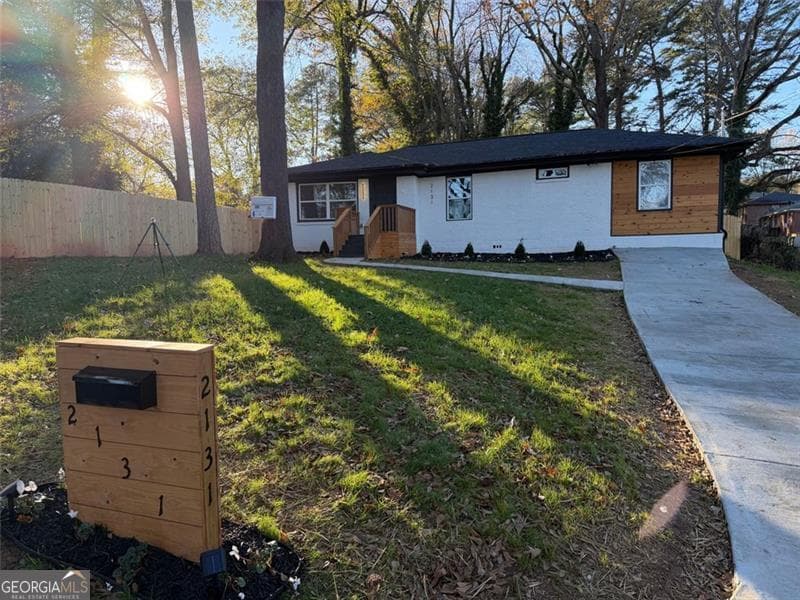 2131 Holly Hill Dr — photo 2