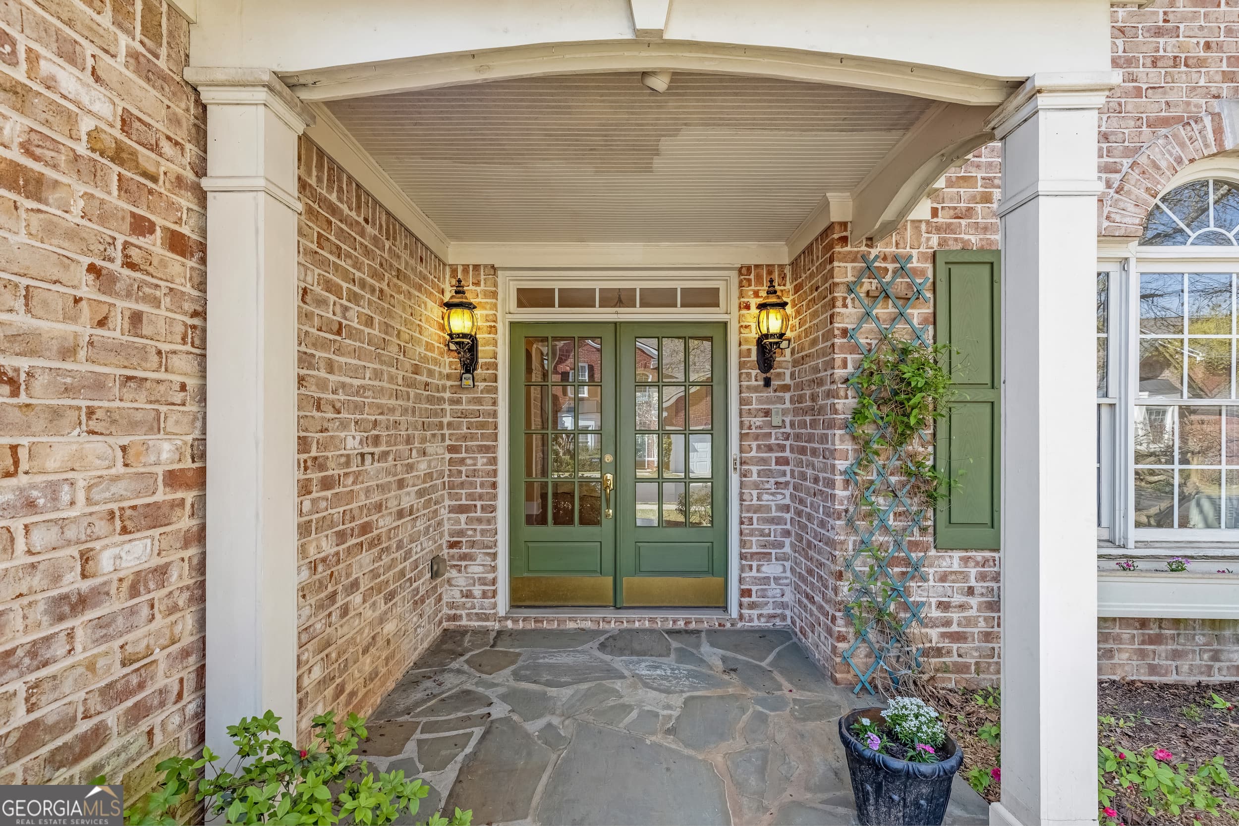 2044 Gramercy Circle — photo 2