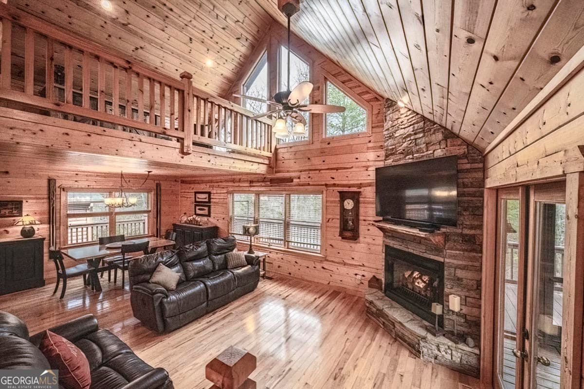 225 Hiawatha Trail — photo 2