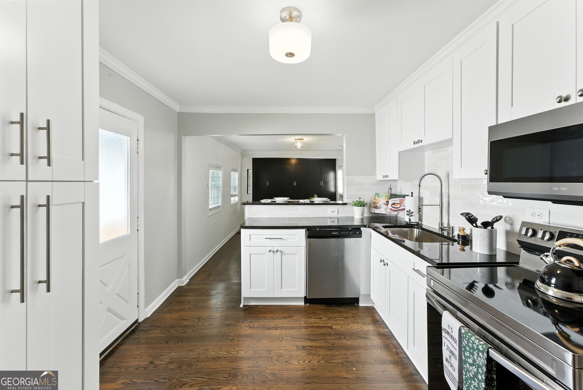 1411 Mercer Ave — photo 2