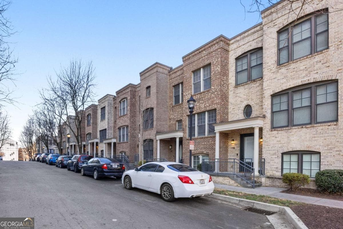 722 Cosmopolitan Ne Dr — photo 2