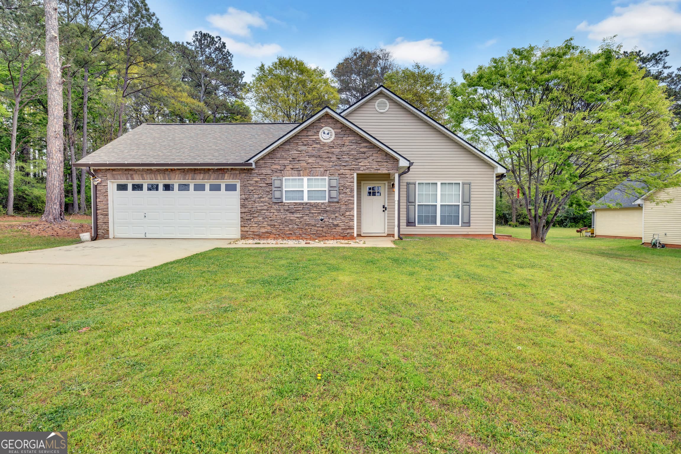 572 Clydes Way — photo 1