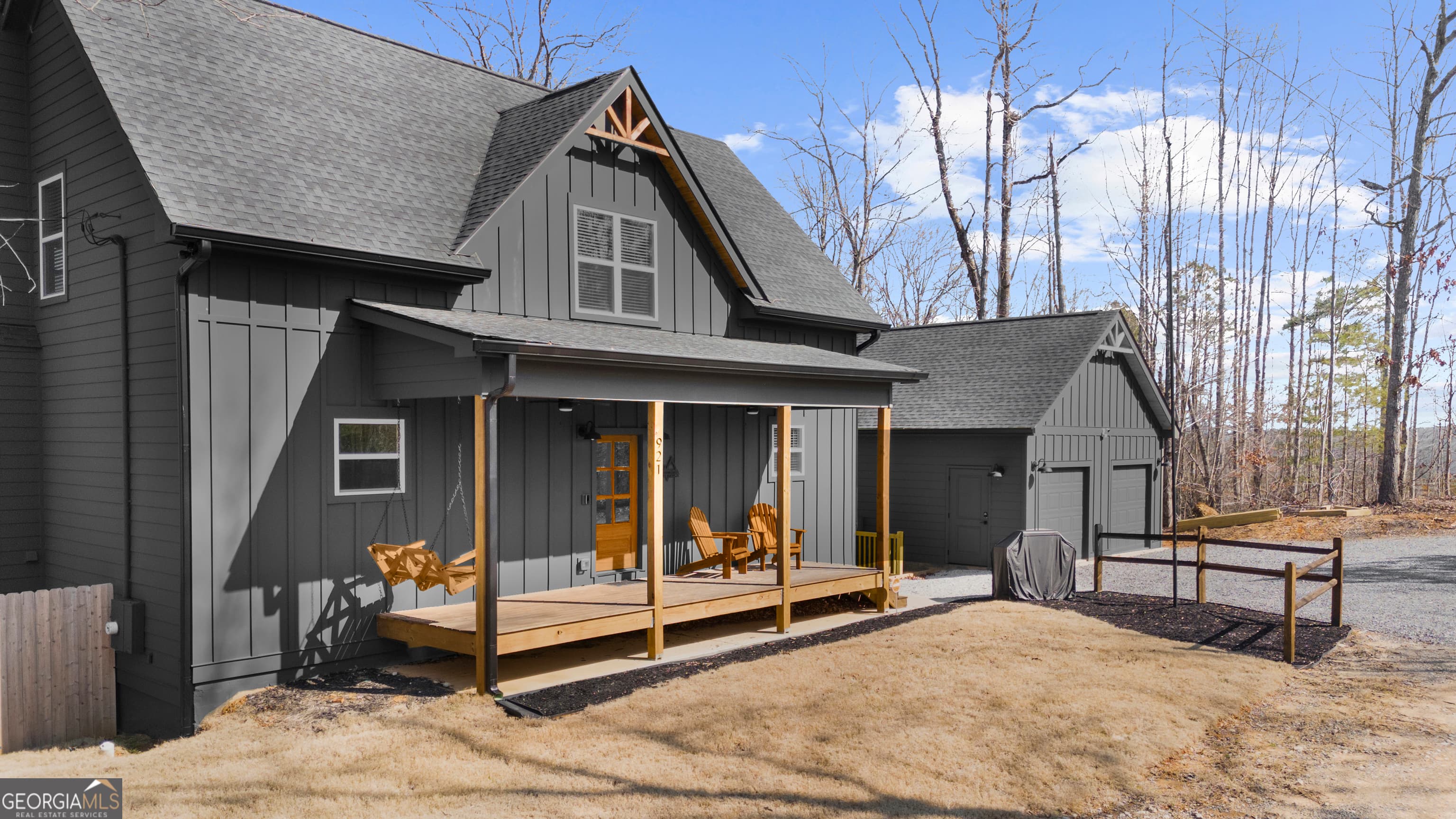 921 Aurora Ln — photo 1