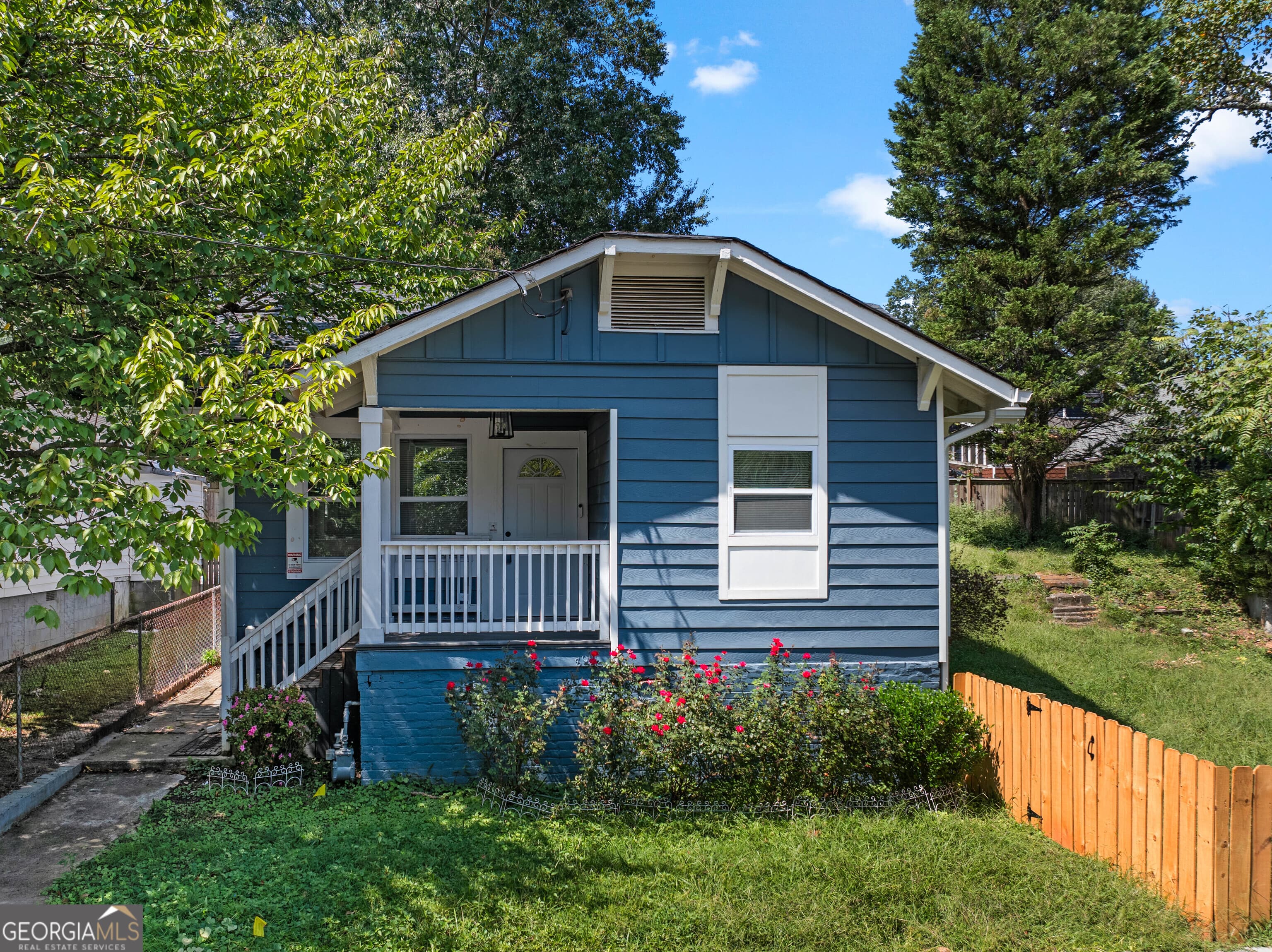 807 Gilbert Se St — photo 1