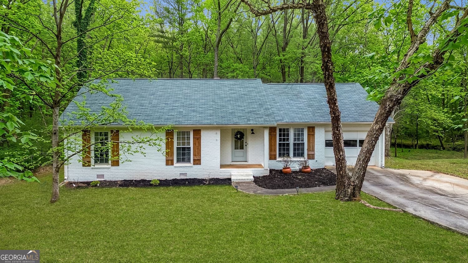 325 Brookstone Dr — photo 1