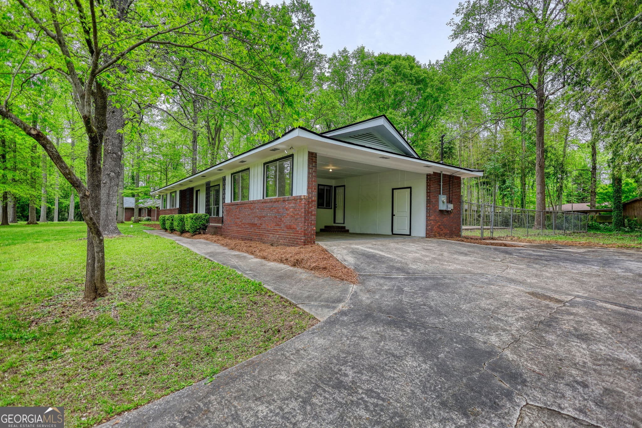 555 Joy St — photo 1