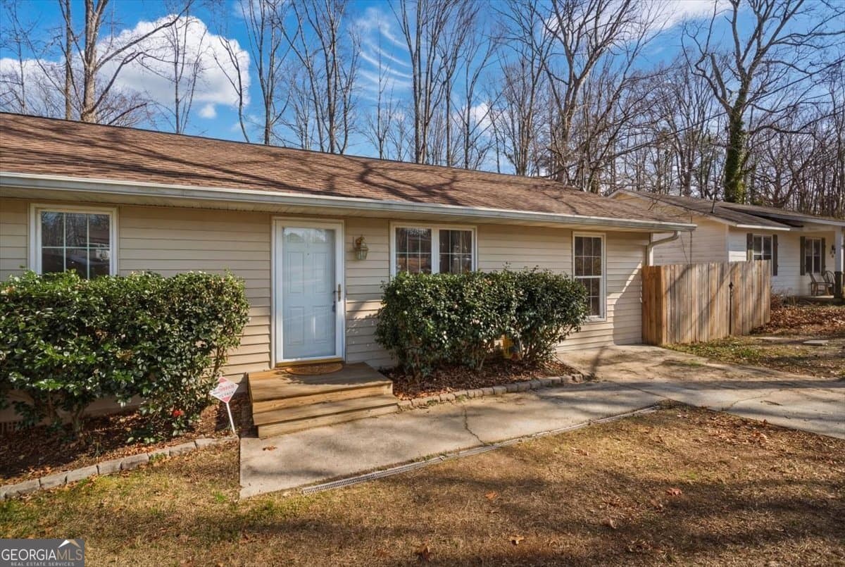 414 Hemlock Dr — photo 2