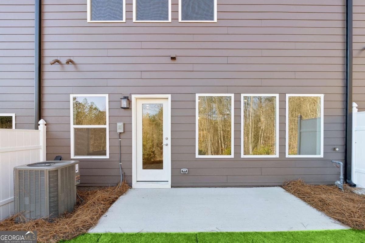 454 Laurelwood Ln — photo 2