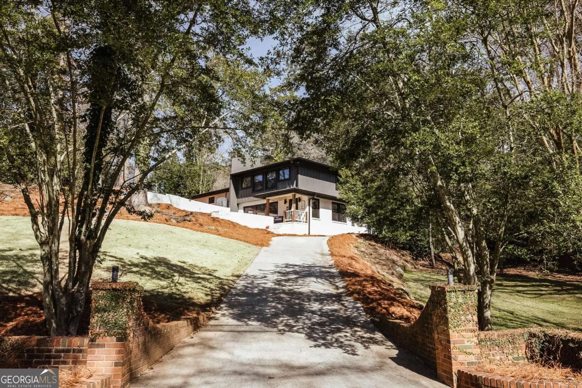 450 Westview Dr — photo 2